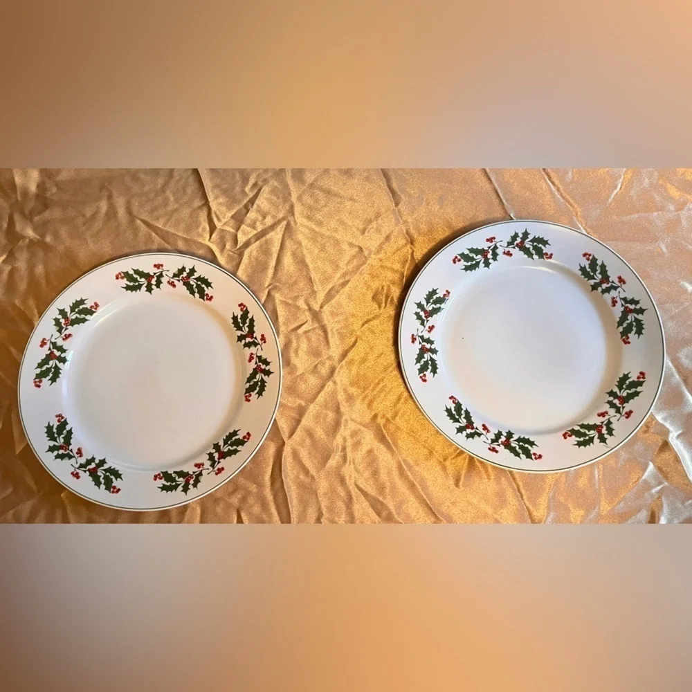 Vintage Christmas Ceramic Holly Berry Dinner Plates Set 2 Romania Holiday 10